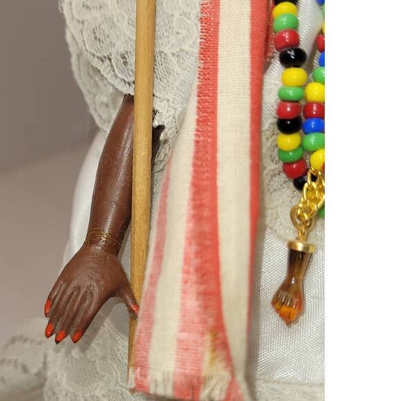 Vintage Rio de Janeiro Helln's Doll w/Fruit Hat, Beaded Necklace & Flag Souvenir - Picture 8 of 12